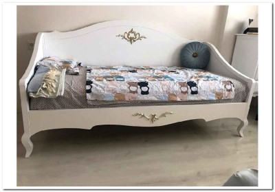 Кровать-диван Анджелика из массива бука
