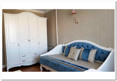 Кровать-диван Анджелика с каретной стяжкой из массива бука