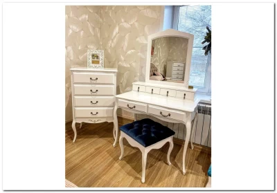 Туалетный столик с зеркалом Авиньон из массива бука